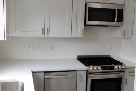 House in Orlando, Florida 3 bedrooms, 100.61 sq.m. № 2221761 - photo 10