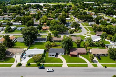 House in Orlando, Florida 3 bedrooms, 100.61 sq.m. № 2221761 - photo 22