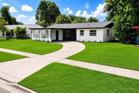 House in Orlando, Florida 3 bedrooms, 100.61 sq.m. № 2221761 - photo 2