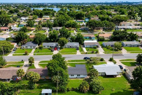House in Orlando, Florida 3 bedrooms, 100.61 sq.m. № 2221761 - photo 25