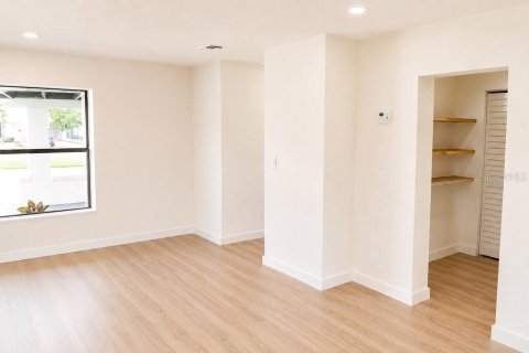 House in Orlando, Florida 3 bedrooms, 100.61 sq.m. № 2221761 - photo 8