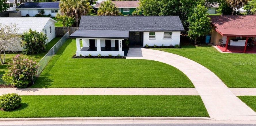 House in Orlando, Florida 3 bedrooms, 100.61 sq.m. № 2221761