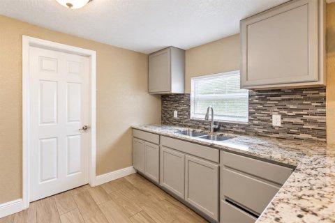 Propiedad comercial en venta en Orlando, Florida, 6 dormitorios, 153.29 m2 № 2419090 - foto 6