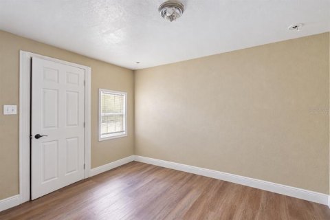 Propiedad comercial en venta en Orlando, Florida, 6 dormitorios, 153.29 m2 № 2419090 - foto 4