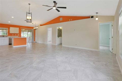 House in Lehigh Acres, Florida 3 bedrooms, 130.71 sq.m. № 1902706 - photo 13
