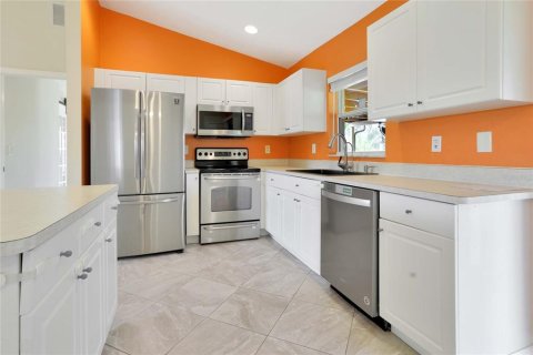 House in Lehigh Acres, Florida 3 bedrooms, 130.71 sq.m. № 1902706 - photo 11