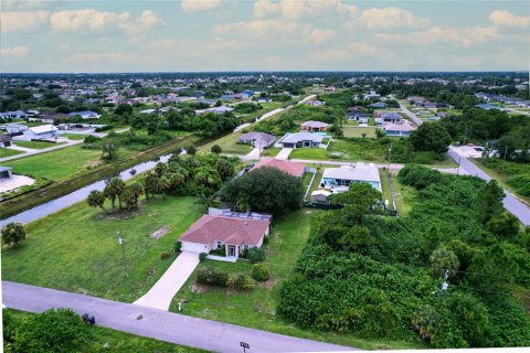 House in Lehigh Acres, Florida 3 bedrooms, 130.71 sq.m. № 1902706 - photo 29