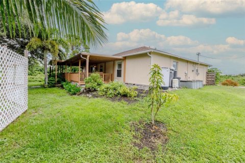 House in Lehigh Acres, Florida 3 bedrooms, 130.71 sq.m. № 1902706 - photo 5