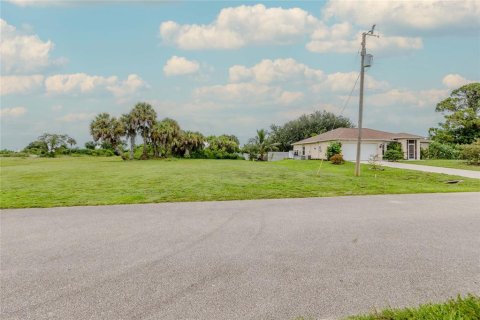 House in Lehigh Acres, Florida 3 bedrooms, 130.71 sq.m. № 1902706 - photo 4