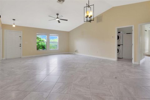 House in Lehigh Acres, Florida 3 bedrooms, 130.71 sq.m. № 1902706 - photo 15