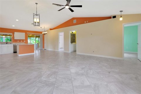 House in Lehigh Acres, Florida 3 bedrooms, 130.71 sq.m. № 1902706 - photo 10