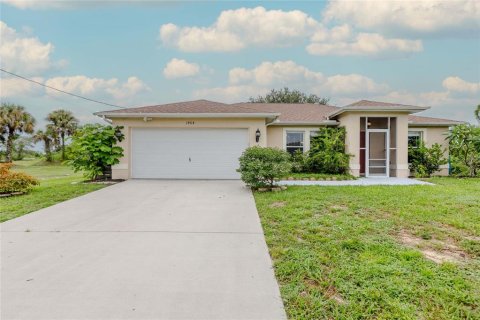 House in Lehigh Acres, Florida 3 bedrooms, 130.71 sq.m. № 1902706 - photo 1