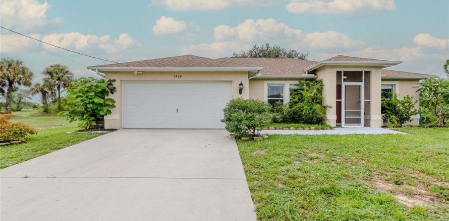 House in Lehigh Acres, Florida 3 bedrooms, 130.71 sq.m. № 1902706