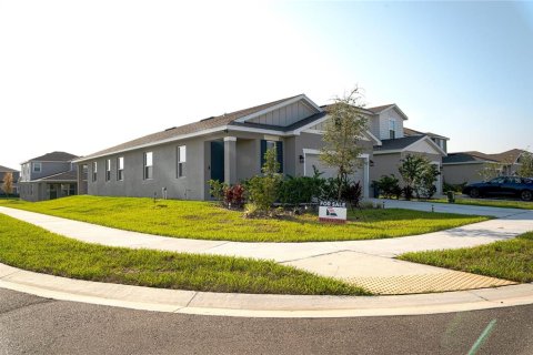 House in Haines City, Florida 3 bedrooms, 156.08 sq.m. № 2324336 - photo 3