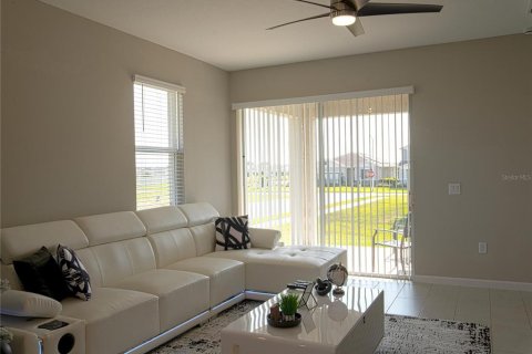 House in Haines City, Florida 3 bedrooms, 156.08 sq.m. № 2324336 - photo 14