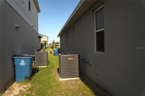 House in Haines City, Florida 3 bedrooms, 156.08 sq.m. № 2324336 - photo 25