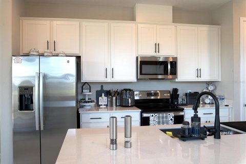 House in Haines City, Florida 3 bedrooms, 156.08 sq.m. № 2324336 - photo 6