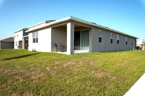 House in Haines City, Florida 3 bedrooms, 156.08 sq.m. № 2324336 - photo 4
