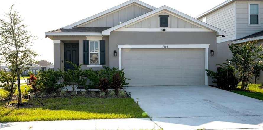 House in Haines City, Florida 3 bedrooms, 156.08 sq.m. № 2324336