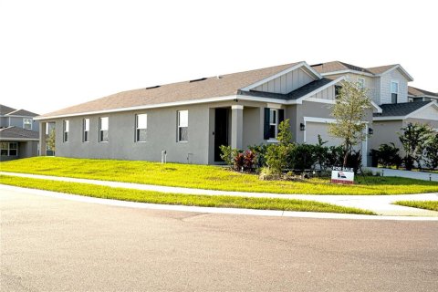 House in Haines City, Florida 3 bedrooms, 156.08 sq.m. № 2324336 - photo 2