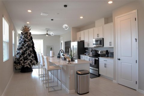 House in Haines City, Florida 3 bedrooms, 156.08 sq.m. № 2324336 - photo 8