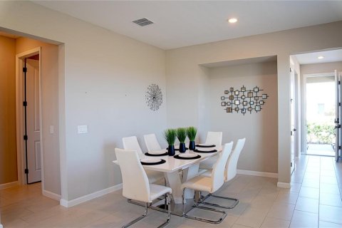 House in Haines City, Florida 3 bedrooms, 156.08 sq.m. № 2324336 - photo 13
