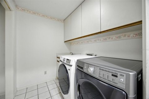 House in Odessa, Florida 4 bedrooms, 235.6 sq.m. № 1915427 - photo 30