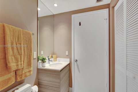 Condominio en alquiler en Miami, Florida, 1 dormitorio, 66.24 m2 № 2010613 - foto 23