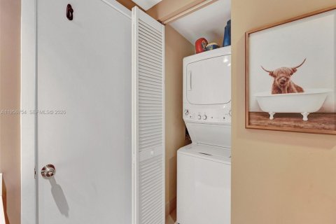 Condominio en alquiler en Miami, Florida, 1 dormitorio, 66.24 m2 № 2010613 - foto 24