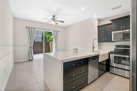 Touwnhouse à louer à Miami Lakes, Floride: 3 chambres, 172.71 m2 № 2075417 - photo 5