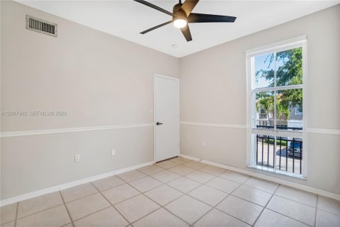Touwnhouse à louer à Miami Lakes, Floride: 3 chambres, 172.71 m2 № 2075417 - photo 12