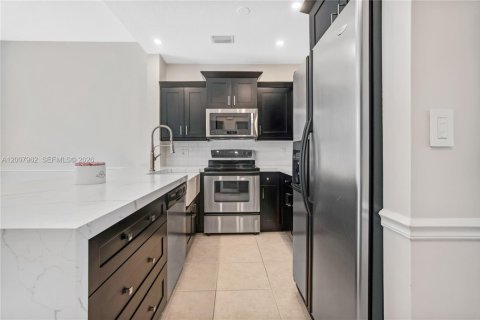 Touwnhouse à louer à Miami Lakes, Floride: 3 chambres, 172.71 m2 № 2075417 - photo 6