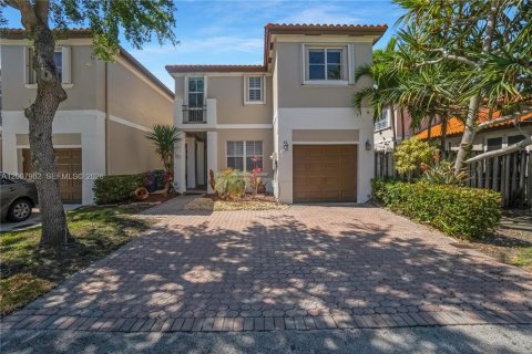 Touwnhouse à louer à Miami Lakes, Floride: 3 chambres, 172.71 m2 № 2075417 - photo 2