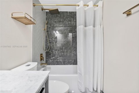 Touwnhouse à louer à Miami Lakes, Floride: 3 chambres, 172.71 m2 № 2075417 - photo 16