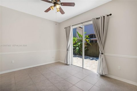 Touwnhouse à louer à Miami Lakes, Floride: 3 chambres, 172.71 m2 № 2075417 - photo 9