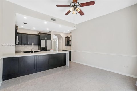 Touwnhouse à louer à Miami Lakes, Floride: 3 chambres, 172.71 m2 № 2075417 - photo 3