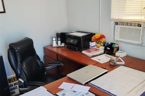 Immobilier commercial à vendre à Tampa, Floride: 365.66 m2 № 2376710 - photo 5