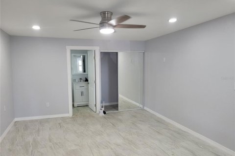 Immobilier commercial à vendre à Tampa, Floride: 365.66 m2 № 2376710 - photo 6