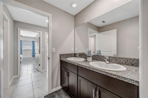 House in Ruskin, Florida 4 bedrooms, 237.55 sq.m. № 2212023 - photo 15