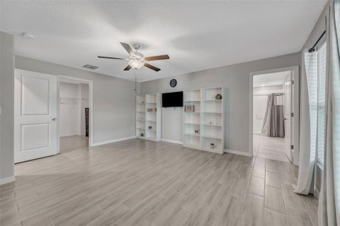 House in Ruskin, Florida 4 bedrooms, 237.55 sq.m. № 2212023 - photo 26