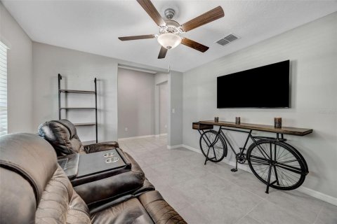 House in Ruskin, Florida 4 bedrooms, 237.55 sq.m. № 2212023 - photo 9