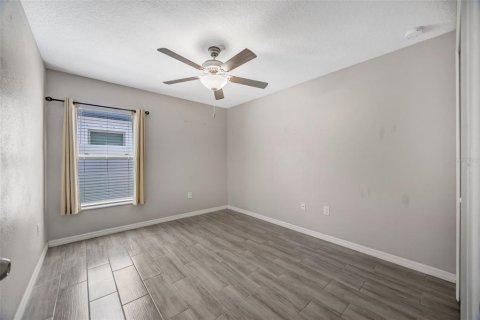 House in Ruskin, Florida 4 bedrooms, 237.55 sq.m. № 2212023 - photo 18