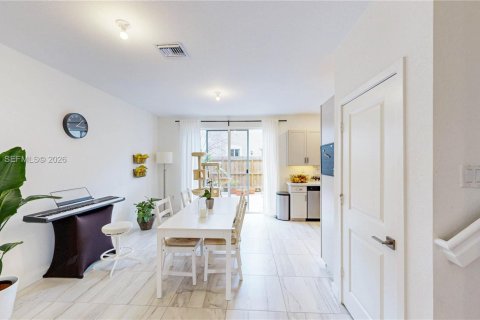 Adosado en venta en Homestead, Florida, 3 dormitorios, 120.96 m2 № 2029343 - foto 8