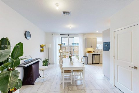 Adosado en venta en Homestead, Florida, 3 dormitorios, 120.96 m2 № 2029343 - foto 7