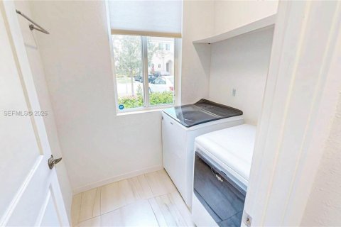 Adosado en venta en Homestead, Florida, 3 dormitorios, 120.96 m2 № 2029343 - foto 15