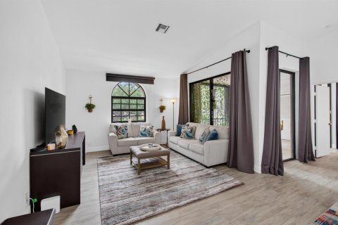 Condo in Boynton Beach, Florida, 2 bedrooms  № 2177400 - photo 12