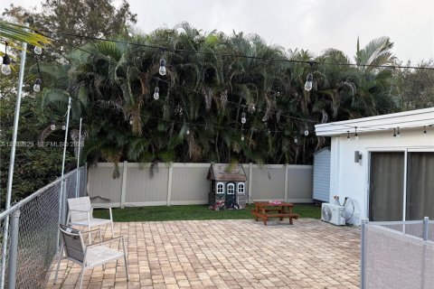 Купить виллу или дом в Купер-Сити, Флорида 3 спальни, 137.5м2, № 1997082 - фото 18