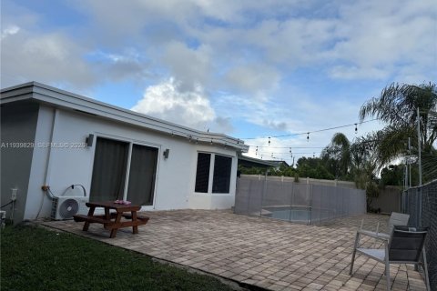 Купить виллу или дом в Купер-Сити, Флорида 3 спальни, 137.5м2, № 1997082 - фото 21