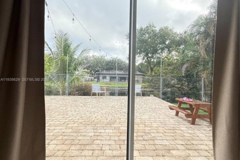 Купить виллу или дом в Купер-Сити, Флорида 3 спальни, 137.5м2, № 1997082 - фото 26