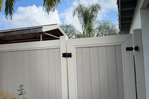 Купить виллу или дом в Купер-Сити, Флорида 3 спальни, 137.5м2, № 1997082 - фото 15